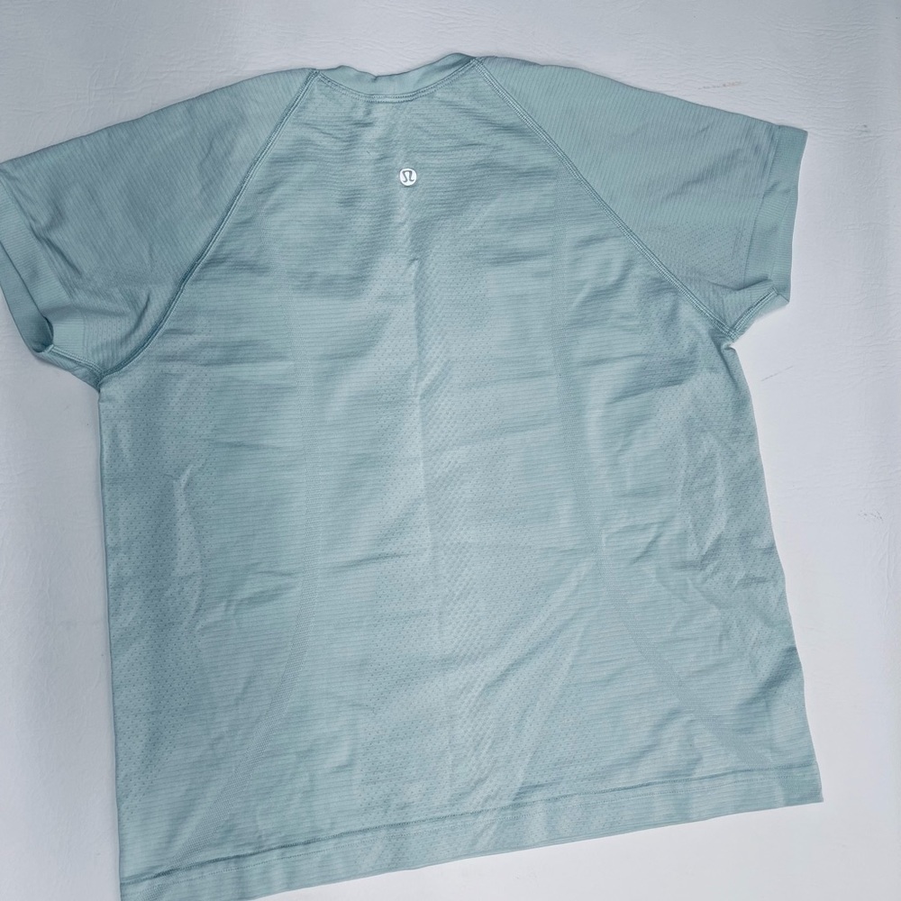 Lululemon womens crop top size 4-6 light green - Picture 2 of 5